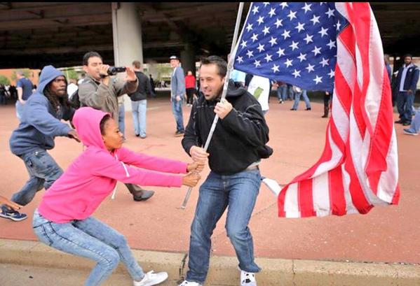 JohnnyMack_'s tweet image. #MSM #stlpostdispatch don't print this photo they show fan being attacked LHH 😂😂😂😂 #changethenarrative
