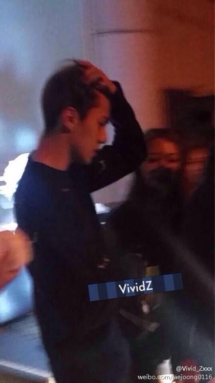 forhunhan_th's tweet photo. 141020 #SEHUN - SM Building cr.vividz  http://t.co/8SELeMopPf