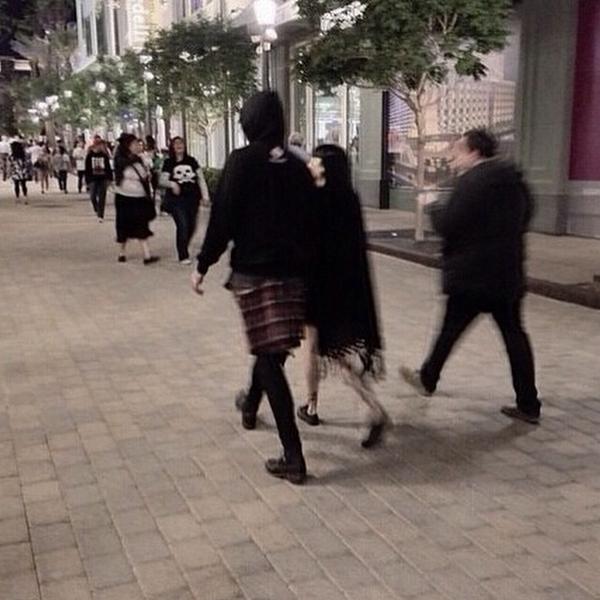 I dont want to spend time with these fucking couple!They r so in love that I dont know if they can see that I'm lost.