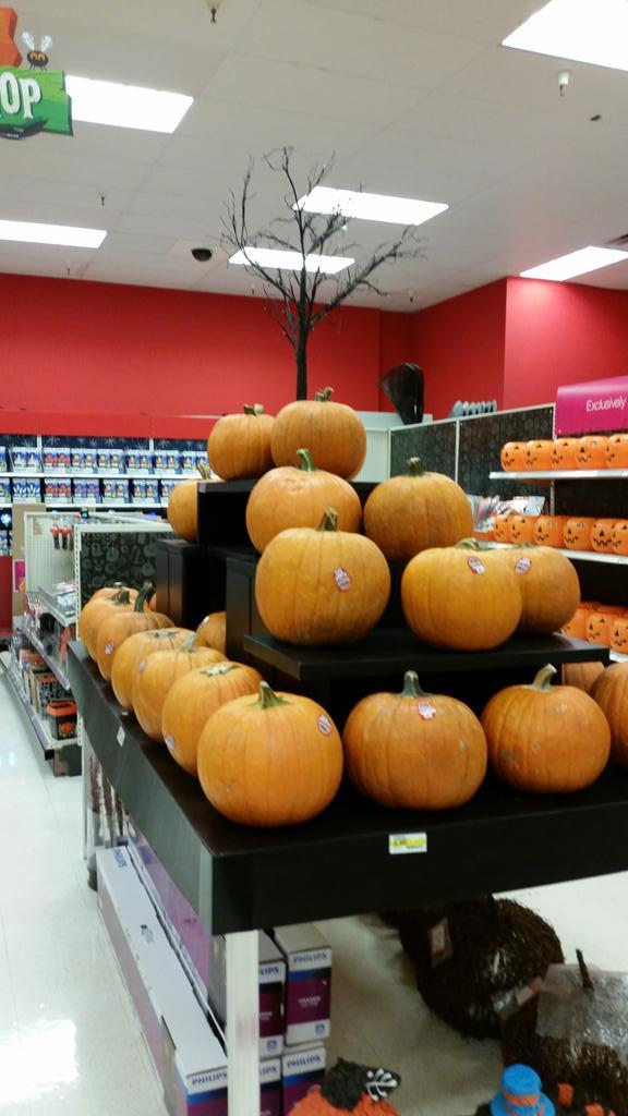 TankofJank's tweet image. My pumpkins look lovely. #friendlyin2 @target0330 #hardlines #flowteam