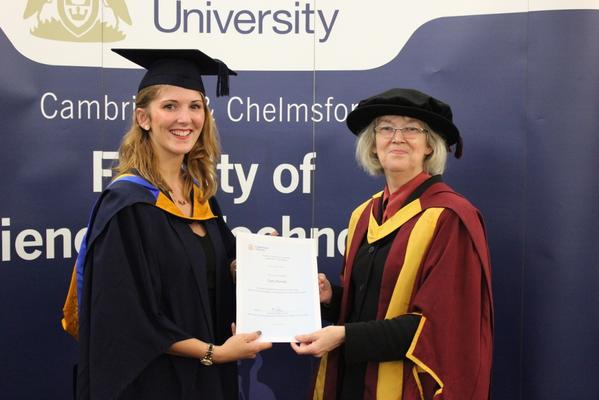 Clara Barrett BSc (Hons) receiving her @Salimetrics award for her research into virtual competition and testosterone