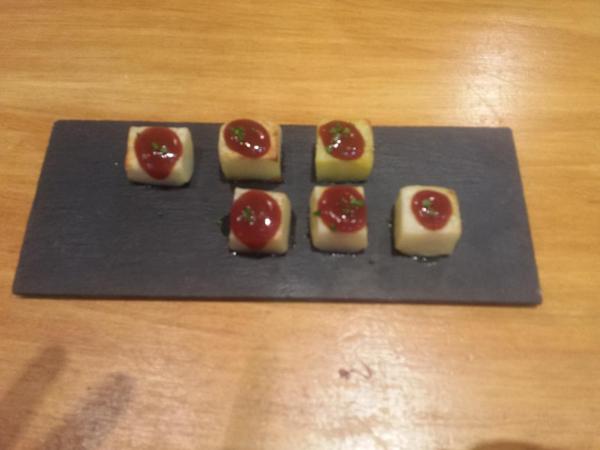 LasPiedrasTP's tweet photo. Patatitas Bravas con ketchup de Chipotle http://t.co/HhQGOiJaJd