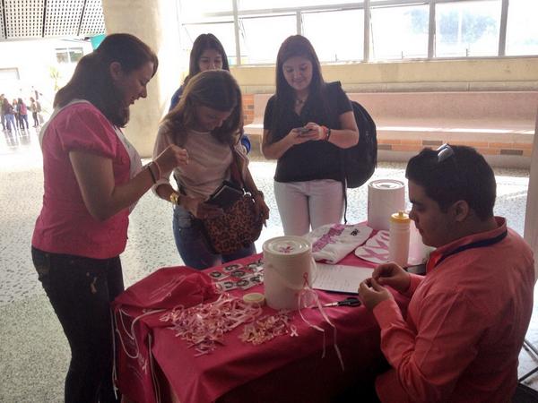 LA_UJAP's tweet photo. La Comunidad Ujapista y @ceujap se solidariza con la bella causa de @FUNCAMAMA ¡Colabora en este #PotazoRosa! http://t.co/z2pgmOsUWe