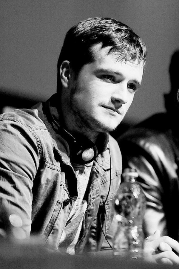 JHutchersonuk's tweet photo. #joshhutcherson pic 1 RT http://t.co/KUgerzYHah