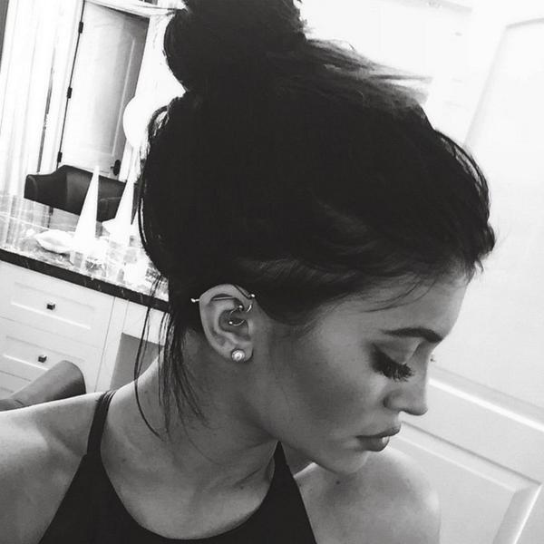 سيهون قام بالاعجاب بصوره Kylie Jenner على الانستقرام B0Zmy1ECUAA2m2m