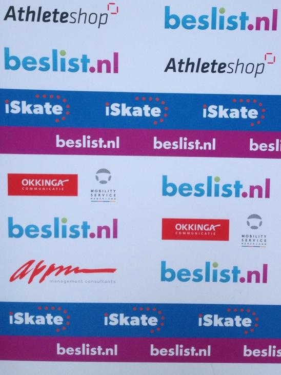 Zo stonden onze sponsoren <a href="/MobilityService/">Mobility Service NL</a> &amp; <a href="/Okkinga/">Okkinga Communicatie</a> vanmiddag bij de perspresentatie op de Iskate Sponsormuur.