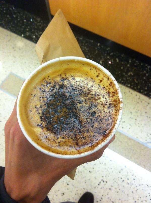 cuketka's tweet photo. Granko do cappuccina - tohle k nám doufám jako trend nikdy nedorazí ;)) #bluestonecoffee http://t.co/9EADr7JuSY
