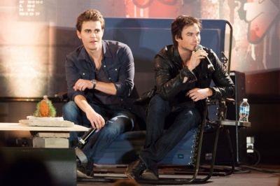 Somerhalder_FR's tweet photo. #PHOTOS Ian et Paul durant leur panel à la #WSCAtlanta hier 😊 http://t.co/ybuyykEH0n
