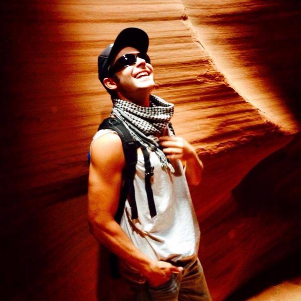 GuyBanquet's tweet photo. Forever #Zac http://t.co/CaaYa4smof