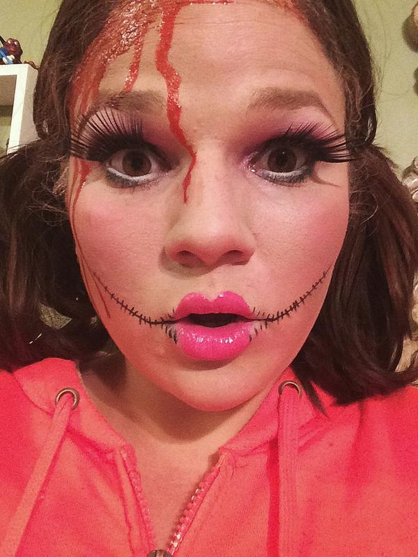 modernshorelife's tweet image. P.S Here's a preview of the #creepydoll #halloweentutorial Ignore uneven lashes. Did this with a 2 yr old next to me