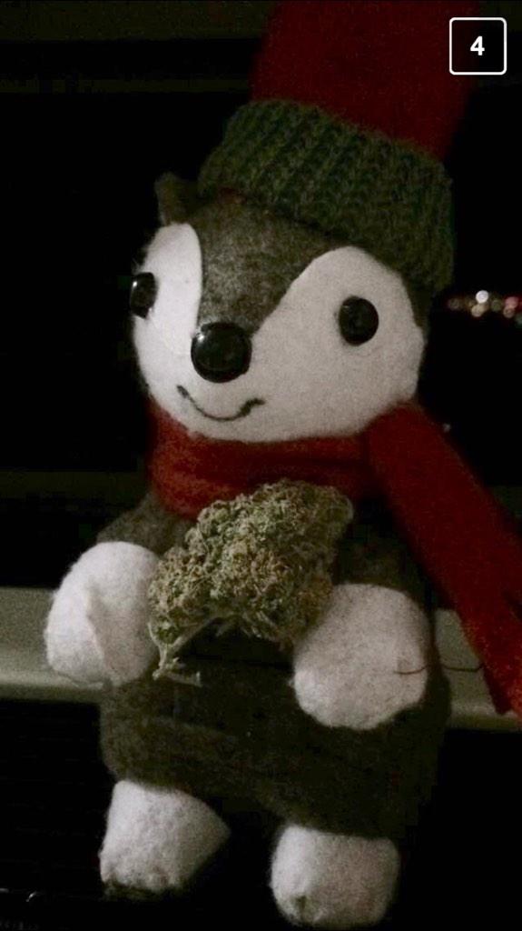 SquirrelHigh's tweet photo. Dealer comin in clutch http://t.co/UHmA9ck9T1