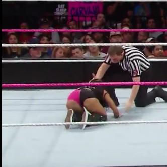 DIVASHOTASS's tweet photo. alright everybody AJ and Paige http://t.co/pyxOuEUBvL