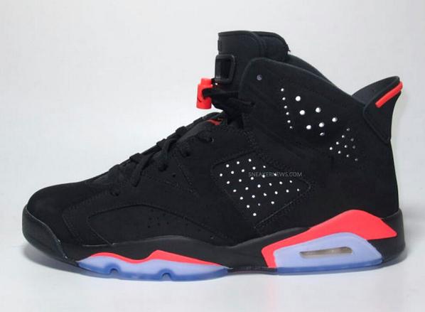 SneakerNews's tweet photo. Black Friday. http://t.co/9fuCBfCc2h http://t.co/jxHNH5beCf