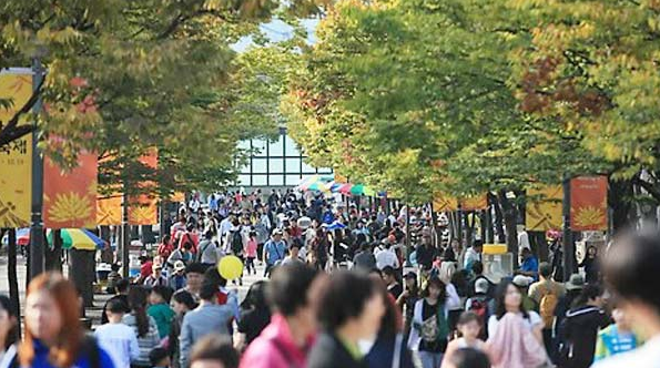 [한국 남녀평등수준 142개국 중 117위] 스위스 민간연구단체 '세계경제포럼'이 142개국 상대로 취업·건강 등 지표 분석해 남녀평등 순위 매긴 결과 작년보다 후퇴해. twr.kr/plAW