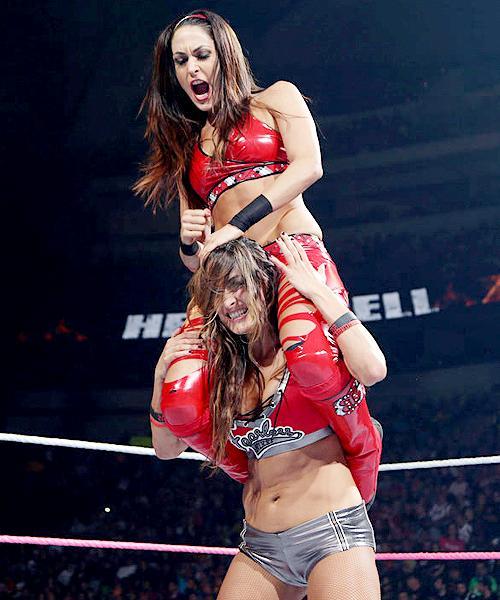 WWEDivasAss's tweet photo. Súper sexy
#NikkiVsBrie #Nikki #Brie http://t.co/OzB5Fm2mWb