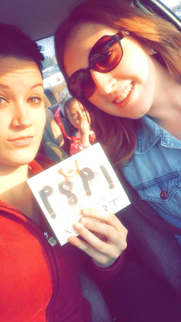 lisamark3's tweet photo. Teaching my niece what music. Have to start them off right 😌 @taylorswift13 @abbytallach #BestFriends #Niece #TSwift http://t.co/9GtzART8wj