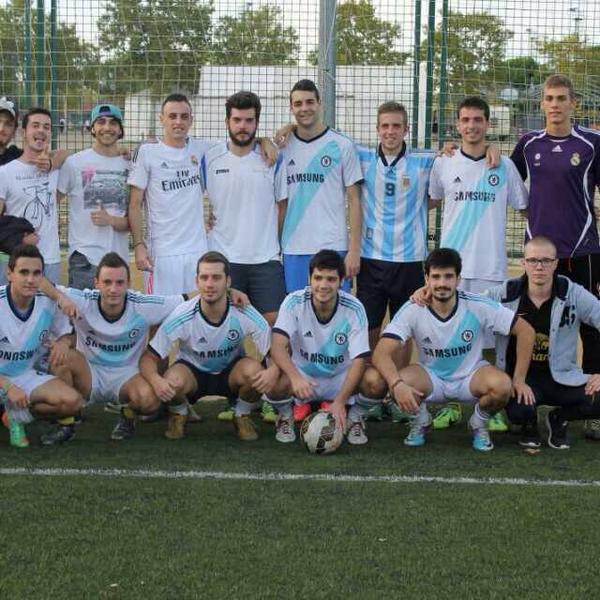 Gremio__FC's tweet photo. Quien quiera guerra la tendrá, quien no, también porque esto no solo es un equipo, es una familia. #grandegremio http://t.co/84PbCRJiUY