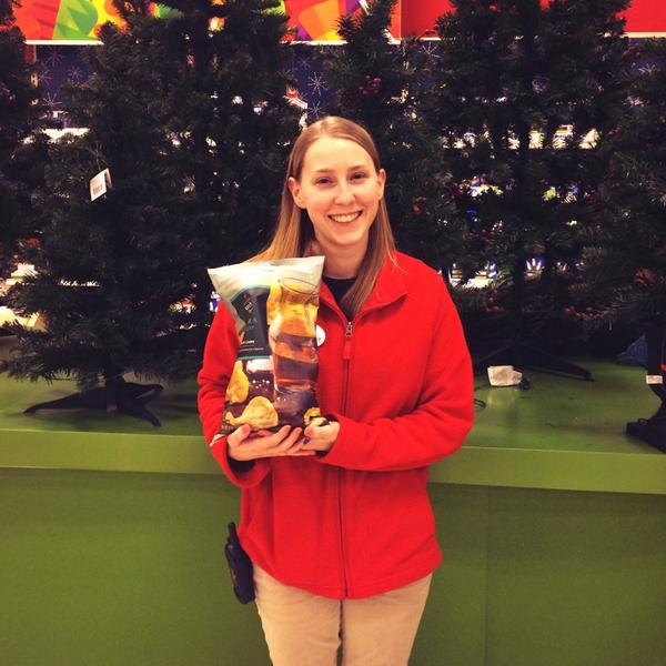 brenda_strom's tweet photo. @laren_john Alyssa sampled #archerfarms chips to a guest unsure about buying #vibeoftheday #hebought2  #treesareup http://t.co/6nAI9gPB5V