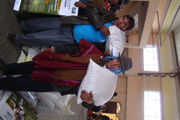 CRIADORES DE OVINOS DEL MUNICIPIO RECIBIERON SEMILLAS DE ALFALFA, AVENAS Y OTROS DE MANOS <a href="/IPDSA/">SoberaniaAlimentaria</a>