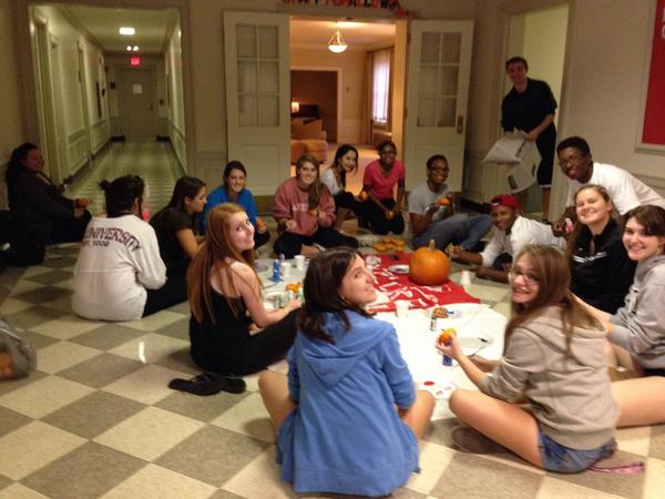 StantonHall1415's tweet photo. Pumpkin painting is happening now!!! Come join us! 🎃 http://t.co/3wa1NaPTAW