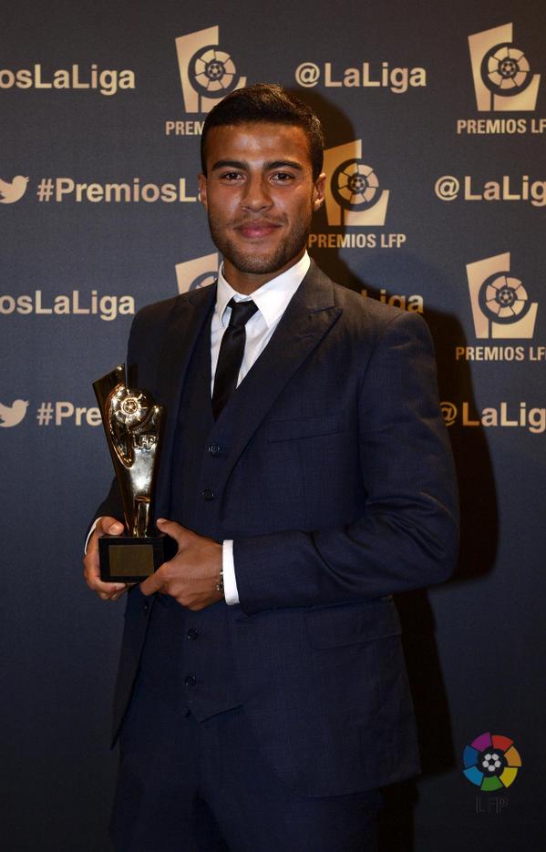 LaLiga's tweet photo. .@Rafinha, 'Mejor Jugador Revelación de la Liga BBVA 2013-14' #PremiosLaLiga. "Gracias al Celta y a mi familia" http://t.co/6JjR6uO51e