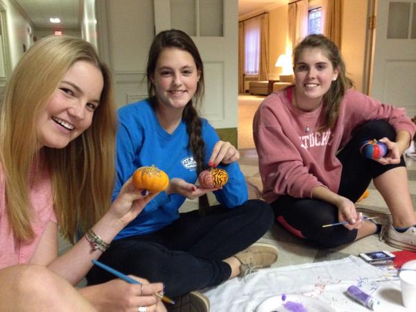 StantonHall1415's tweet photo. We're all havin fun in the lobby! http://t.co/xweIZGElE0