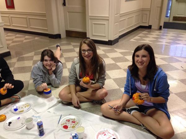 StantonHall1415's tweet photo. We're all havin fun in the lobby! http://t.co/xweIZGElE0