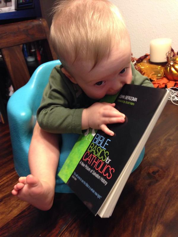 LT_AmandaG's tweet image. Leo is getting a head start on the book coming out in the November Edge Box! #edgesupport