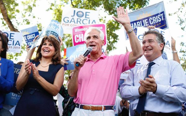 CharlieCrist's tweet photo. Amazing day at #FAUVotes and FIU with #TeamCharlie - with less than 8 days to go, the energy is THERE! http://t.co/awZM6D5bTO