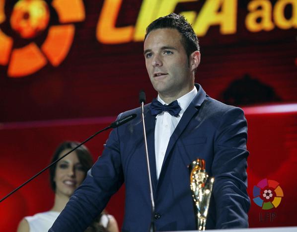 paloma_viguera's tweet photo. .@Borja_Vigue, ‘Mejor delantero de la temporada 2013-14’ en Liga Adelante: http://t.co/H4cEWPgIbb  #PremiosLaLiga http://t.co/EkzCdhqKUq"