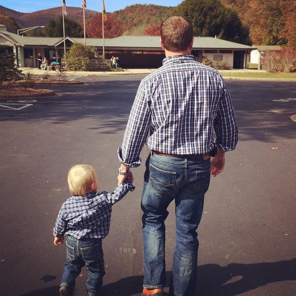 moncheri714's tweet photo. Daddy's little guy ❤️ http://t.co/OICsa8Z6ba