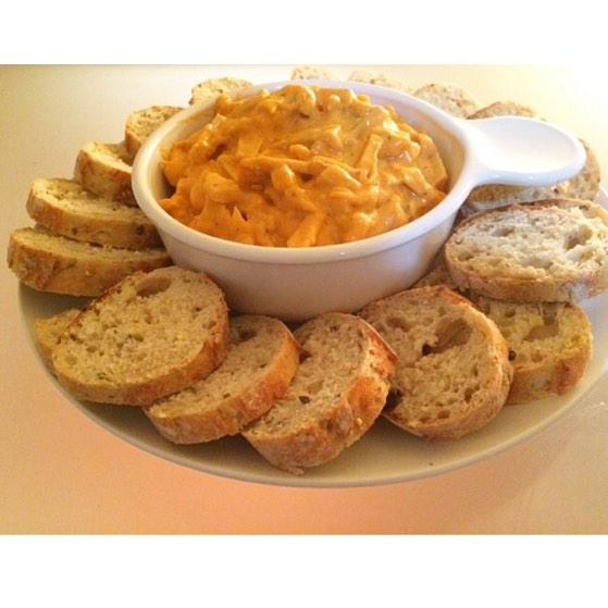 phillyvegans's tweet photo. The most wonderful time of the year. #CLUCKTOBER &amp; it could turn into the best year EVER @BeyondMeat Buff Chik Dip 😍 http://t.co/ovOYxa0IdV