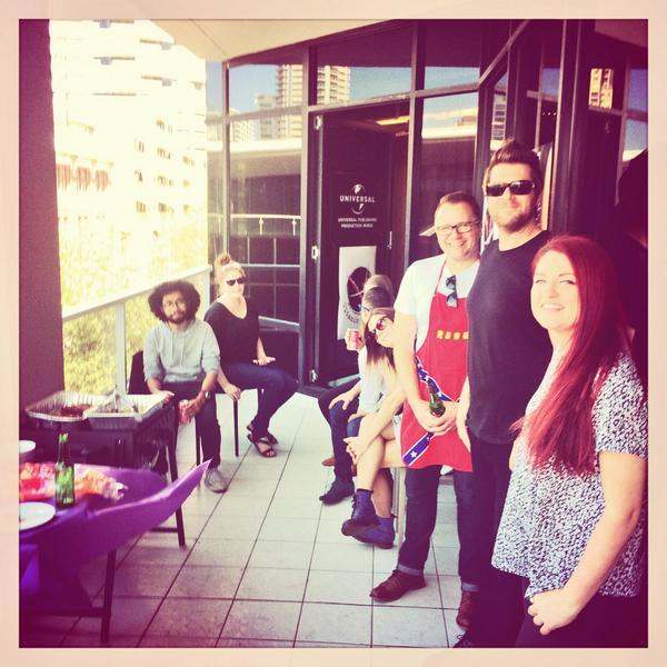 Colorstarr's tweet photo. BBQ wit @umusicpubau #production team on z balcony!@umusicpubau @ParisJeffree @michaelfuzzchow #electric #colorstarr http://t.co/ZNlfd7tXiA