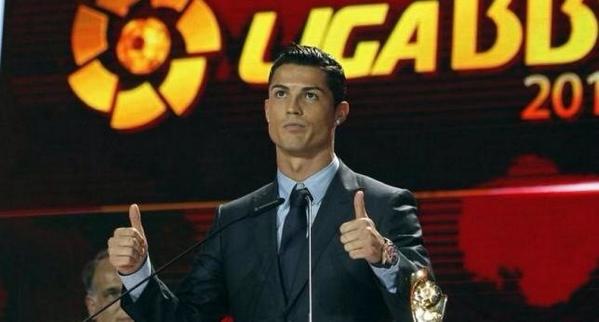RM4Arab's tweet photo. حفل الإتحاد الإسباني || كريستيانو رونالدو.
#RM4A http://t.co/VKfZ3wg3kF