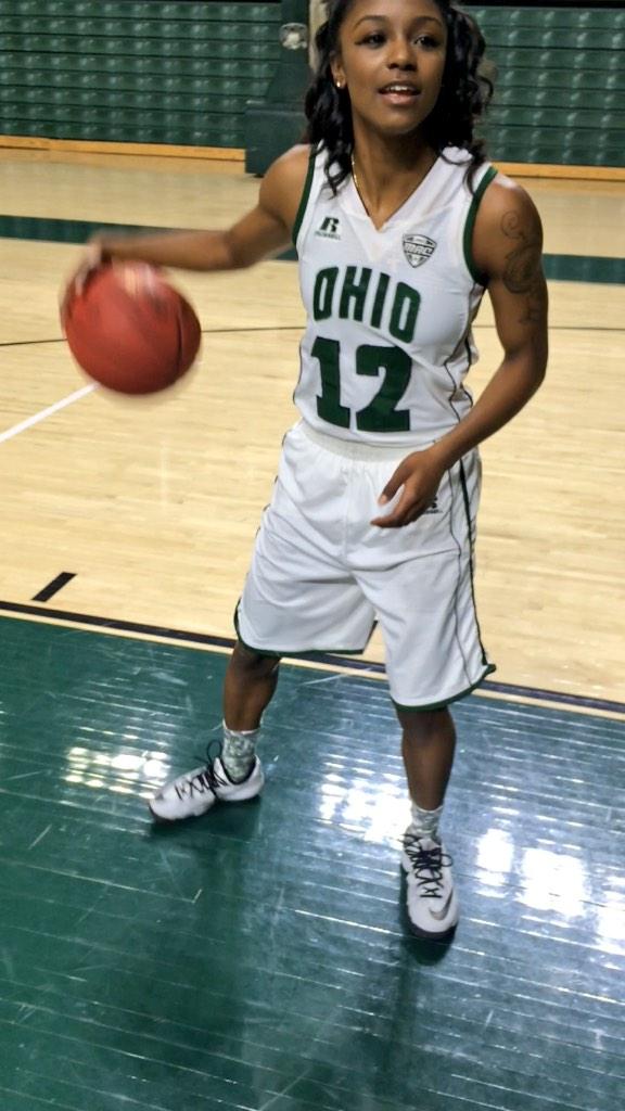 Sk8inWithSatan's tweet photo. “@MonieeJ: y'all sick of me yet? 😩🏀 http://t.co/39dUbFZzdA” omg 😍😍😍😩