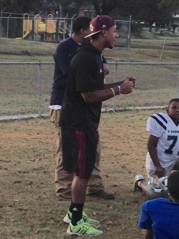 HailStateFB's tweet photo. Giving back to his hometown RT @rlptagg: Thanks Gabe Myles for talking with the Starkville Cowboys!  So awesome!! http://t.co/F4dZpLVZCP