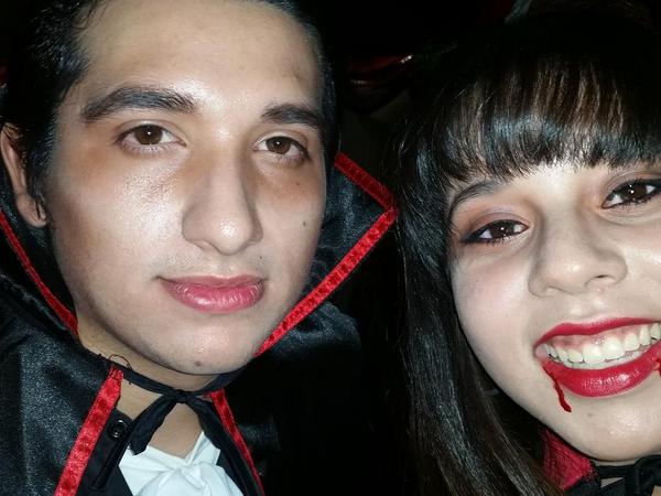 Mariell140610's tweet photo. El uno para el otro #TeAmo #FiestaDeDisfraces http://t.co/2WrH9TFkj6