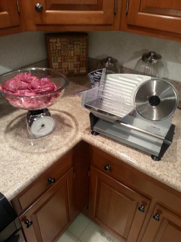 bronzilahoff's tweet photo. @ItsKyleGroff @huskerscorpdawg @The_Crafty_Vet @byeag13 @RauLisLuar @Wes2CK @Yoshimillz @SnokeDogg @c_fulm28 jerky! http://t.co/IN0N2iUbfg
