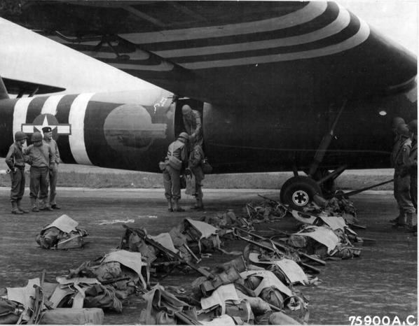 WWIIADT's tweet photo. Troops and equipment of the 82nd ABD with a Horsa glider of the 439th TCG. June 4, 1944.
#ww2 #82ndairborne #439th http://t.co/CxhbH9s5Vl