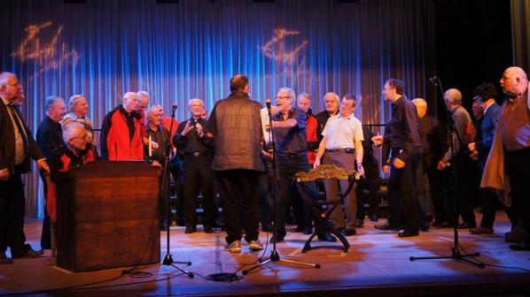 southernchorus's tweet photo. Christmas Show 2013 http://t.co/3bWhBScStw