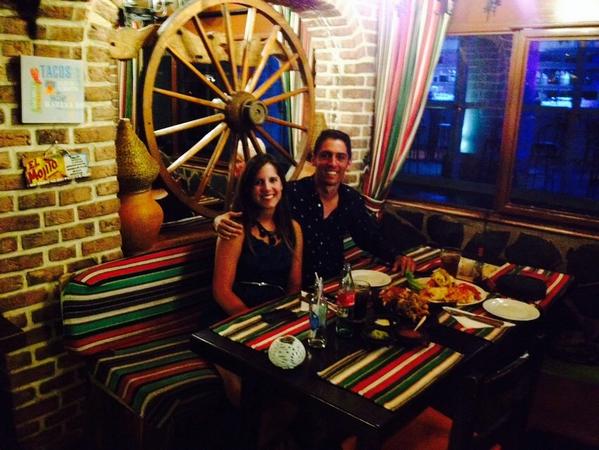 jmgalvarado2's tweet photo. Para rematar #mexicanfood con @DiestroLucia http://t.co/VZ8HtzCzxm