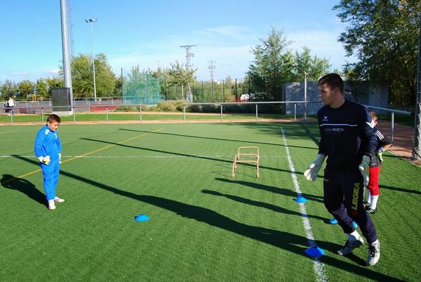 Sergiete5's tweet photo. viernes 17 entrenando con @fdefutboles http://t.co/gvvXPzMJLR