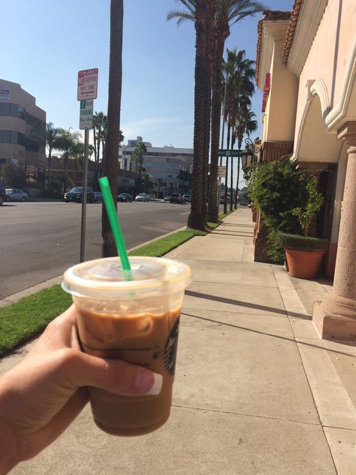 Walking the mean streets of Ventura Blvd http://t.co/E0JrBO4Ni2