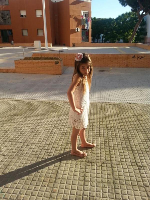 Lasandy14's tweet photo. Mis sobrinas y mi ermana. #buenasnoches OS QIERO ♥ http://t.co/2sNPFqhRzO