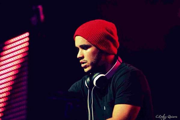 yofredmusic's tweet photo. Focus... #HotEvolution w/ @hot102pr Pic by @quiara._ #edm #edmpr #focus http://t.co/107dDlO1Mz