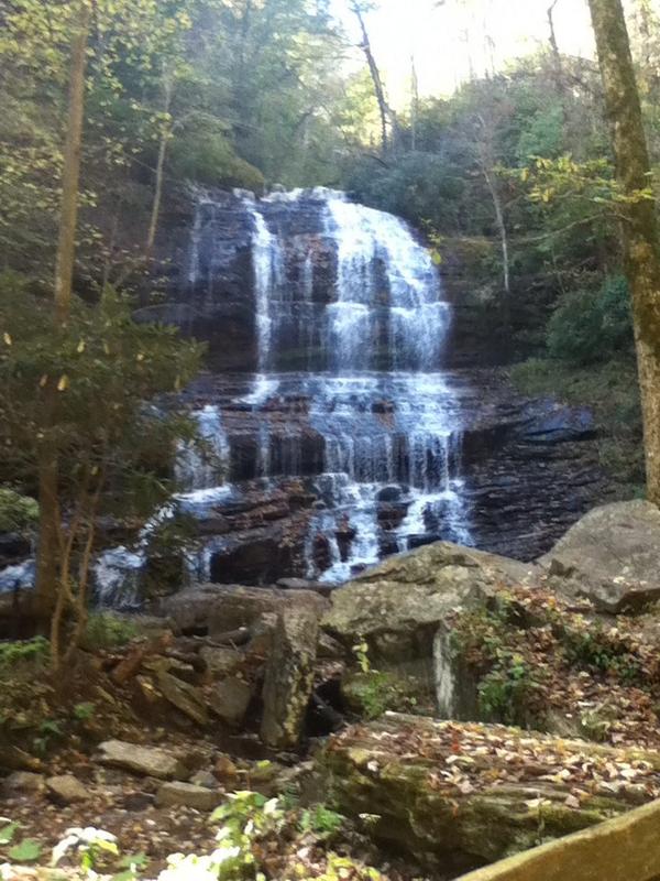 CorderAmber's tweet photo. Missing the mountains right now 🍂🍃🌁 http://t.co/PzRn5PetrE
