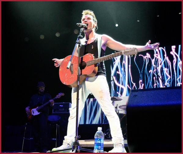 TriniMenendez's tweet photo. Thankx @ChrisWallace101 for your electrifying, upbeat performance at #HotEvolution #PuertoRicoLovesU @Hot102pr http://t.co/U3hDHA1pqo