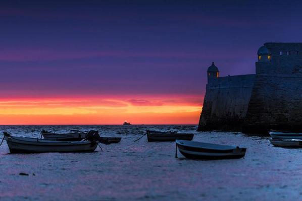 AETCadiz's tweet photo. "La mágica #Cádiz, en el programa #LetsGoEs para @Mexico_Tv con @hertzES y @GuideoApp http://t.co/Q1GxPMHx2j" http://t.co/qLHqq7jZtW