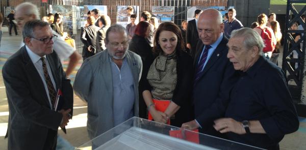 BIAU2014's tweet photo. Autoridades gubernamentales y organizadores visitaron las muestras durante el 5to. y último día de la #IXBIAU. http://t.co/h792z8LVrs