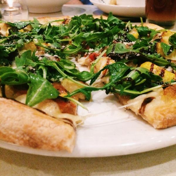 ChicagoDish's tweet photo. Thin crust fan? Try @StandardMarket’s Farmer’s Market pizza for your daily dose of veggies #XAPIZZAMONTH #chiagodish http://t.co/nxLi8agSII